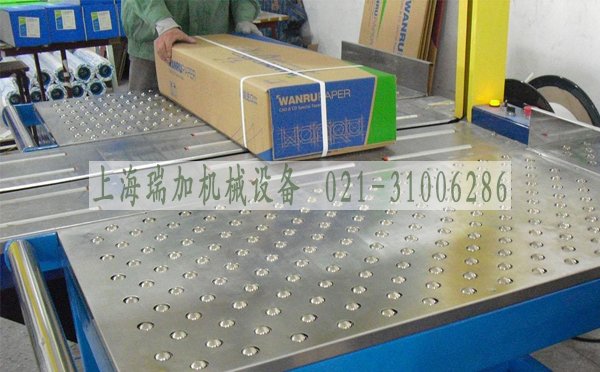 萬(wàn)向球 (萬(wàn)向球輸送機(jī),萬(wàn)向球平臺(tái))可以方便地將單件輸送物轉(zhuǎn)向、旋轉(zhuǎn)、平推，作為一種零部件被廣泛應(yīng)用于傳輸系統(tǒng)、進(jìn)