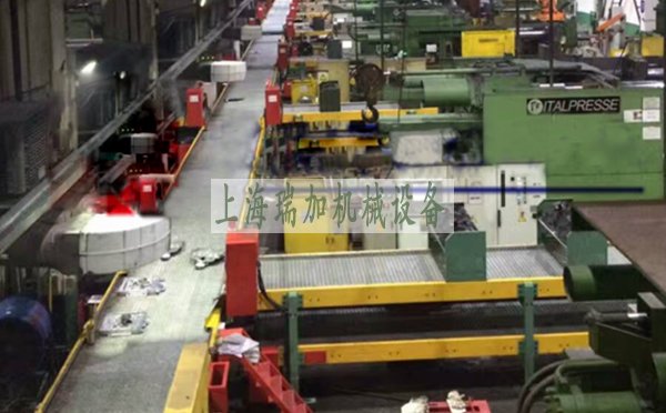 壓鑄機(jī)生產(chǎn)線(xiàn) 廣泛運(yùn)用于汽車(chē)零部件壓鑄件的運(yùn)輸、冷卻、精加工產(chǎn)業(yè)，注塑件的運(yùn)輸、冷卻、精加工產(chǎn)業(yè)，和其它金屬壓